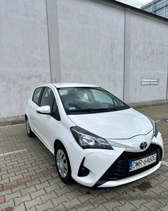 Toyota Yaris cena 42900 przebieg: 73000, rok produkcji 2019 z Wałbrzych małe 106